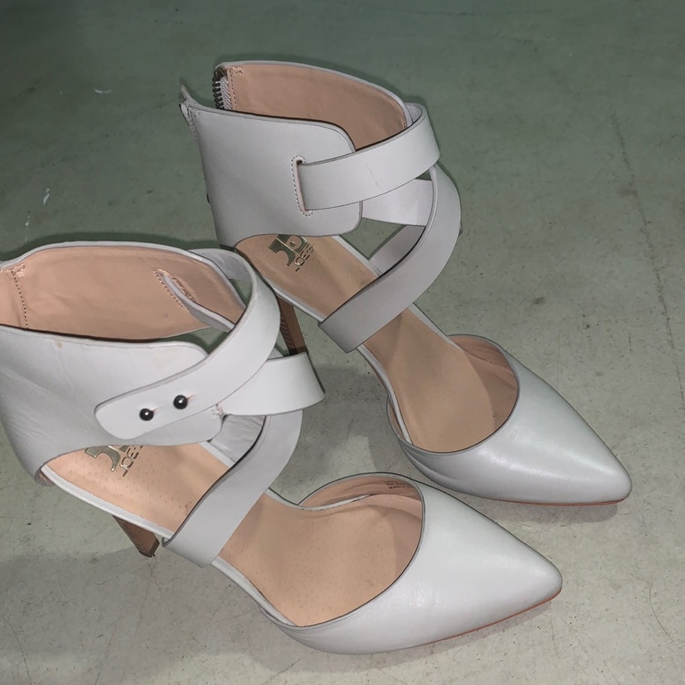 Joe’s wood white heel shoe